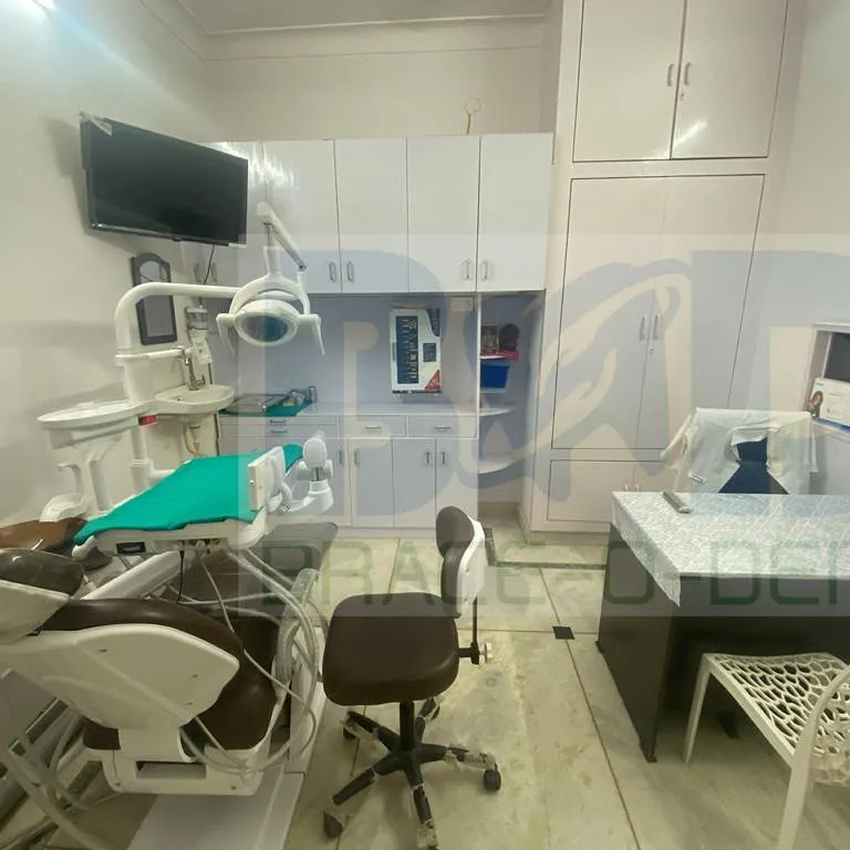 Full dental treatment room setup at best dentist clinic near Dwarka Delhi
