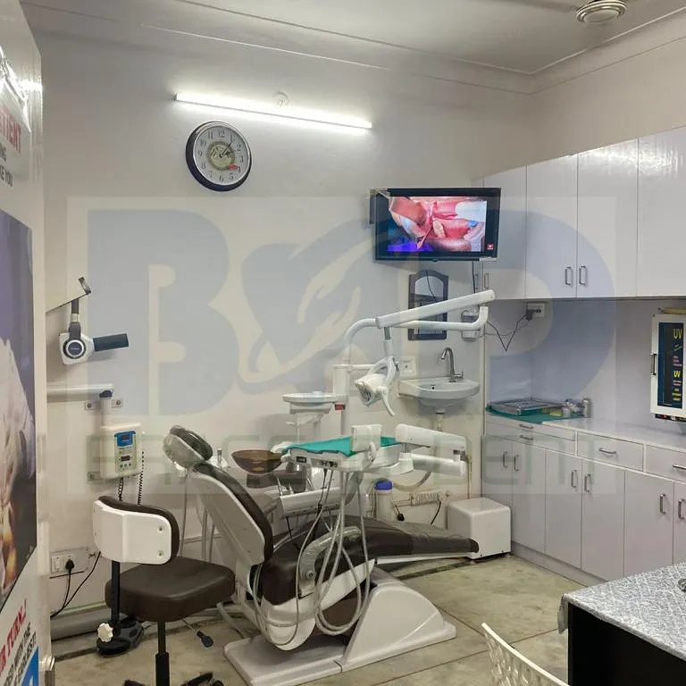 Dental clinic treatment room with advanced equipment near Palam Metro Station